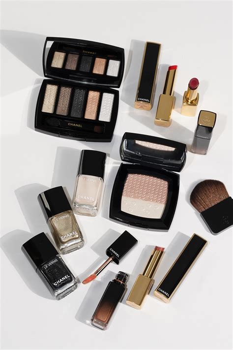 HOLIDAY 2023 MAKEUP COLLECTION 